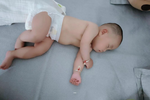 代怀哪里最便宜宝宝脸上有白色斑块